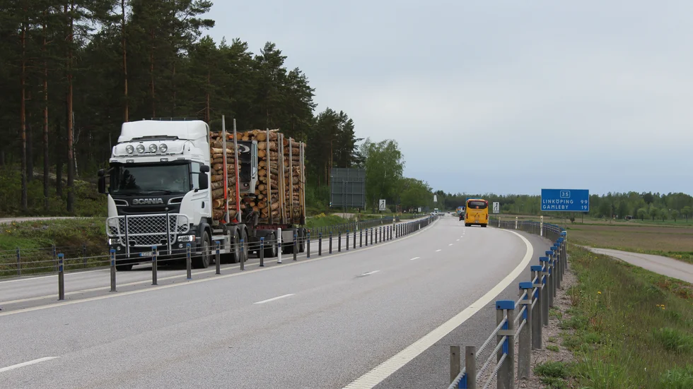 I det nedre högra hörnet syns en parallell väg, här på sträckan mellan Västervik och Mommehål. En likadan väg planerades hela vägen till Gamleby. 