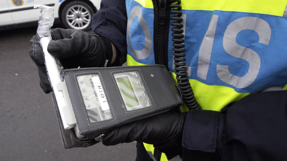 Polisen beslutade att beslagta ta mannens körkort efter att han kört i 135 km/h.