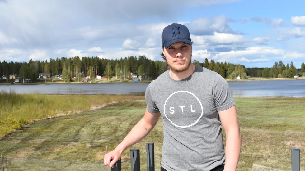 Oskar Sundqvist är hemma och laddar upp inför fortsättningen av NHL-säsongen. Han och St Louis Blues går in som regerande mästare.