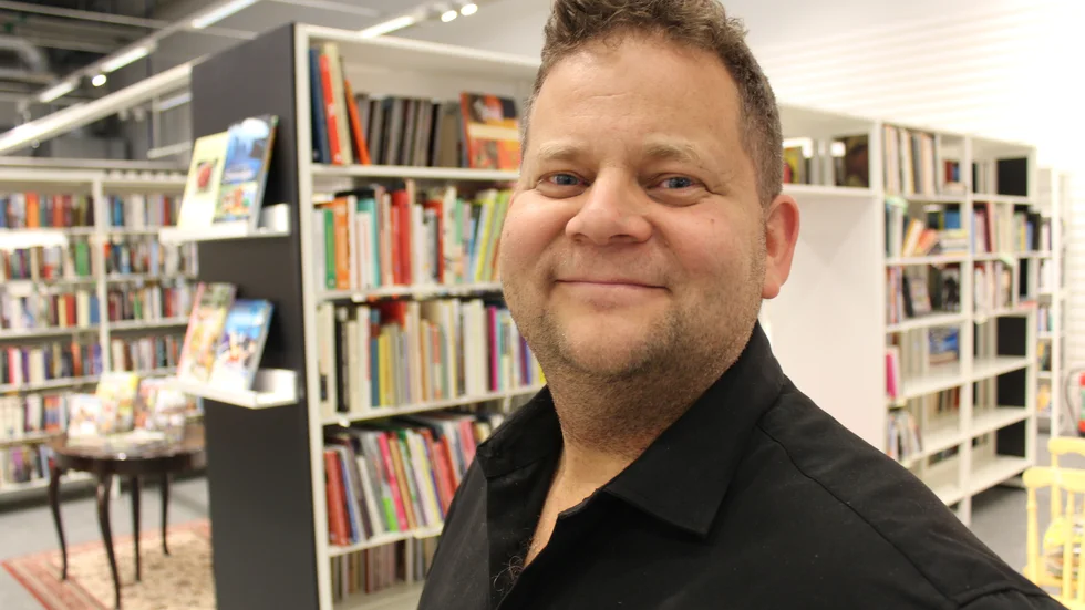 "Här får vi toppmoderna, superfräscha lokaler med drösvis av parkeringsplatser utanför", säger Joakim Ragnar butikschef för Erikshjälpens second hand-butik i Linköping.