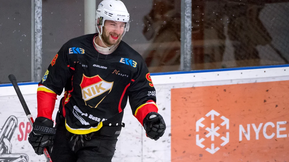Jesper Hoffman avslutade karriären som spelare i Nittorp. Nu är han coach för J20-laget.