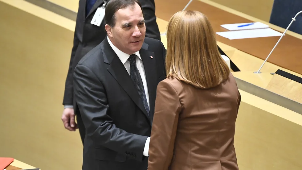 Stefan Löfven och Annie Lööf behöver ses och tala allvar om Januariavtalet. Låtsaspolitik är inget som rekommenderas i dessa tider. De båda kanske kan få till ett anpassat innehåll i avtalet. 
