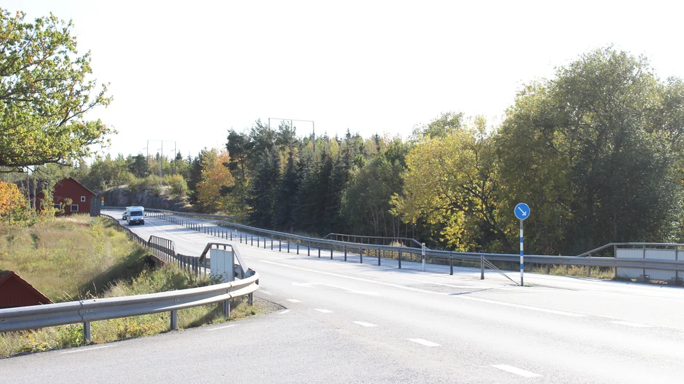 Mannen påträffades av polis någonstans längs E22 i höjd med Almvik, efter att han avvikit från sin tilltänkta brottsplats. 