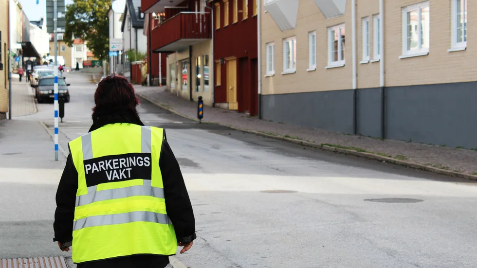 Idag går parkeringsvakter sällan ut med sina riktiga namn på grund av den hotbild som finns mot dem. Bilden är tagen i ett annat sammanhang. 