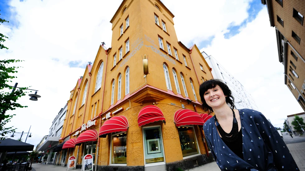 Fredrika Johansson, verksamhetschef kulturföreningen Ebeneser, menar att det finns en anledning till att när orkestrar rekryterar låter de musikerna spela bakom ett skynke så att inte kön ska påverka anställningsförfarandet.