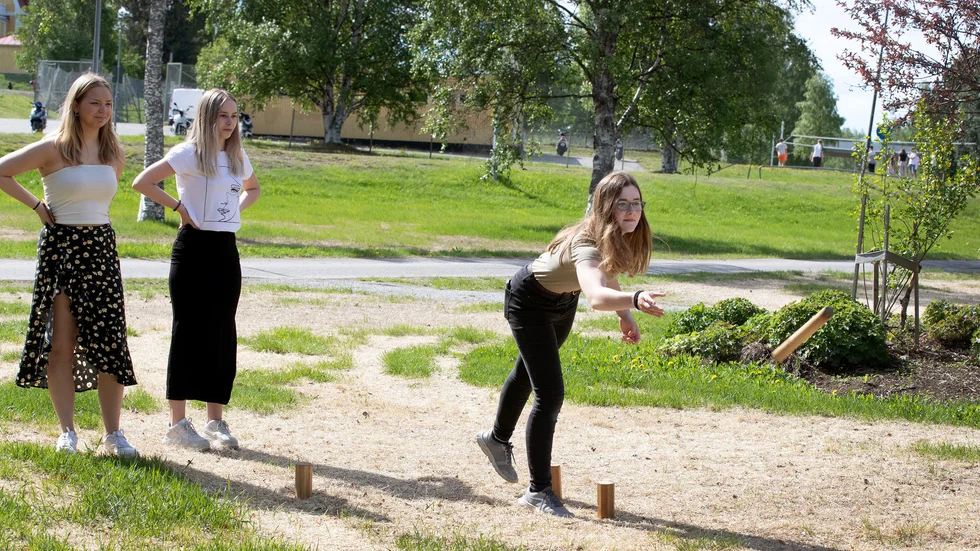 Klasskompisarna Emma Barkey och Linn Kinisjärvi är i samma kubblag som Greta Barthel.