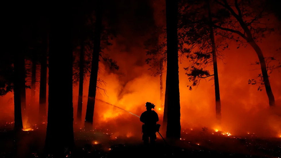 Ingen rök utan eld - men om det endara dagen börjar brinna i skogen vid Ljusgryten, så är lågorna under kontroll.