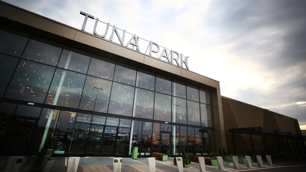 Den 81-åriga kvinnans bilfärder till Tuna Park har slutat med polisnärvaro vid två tillfällen.