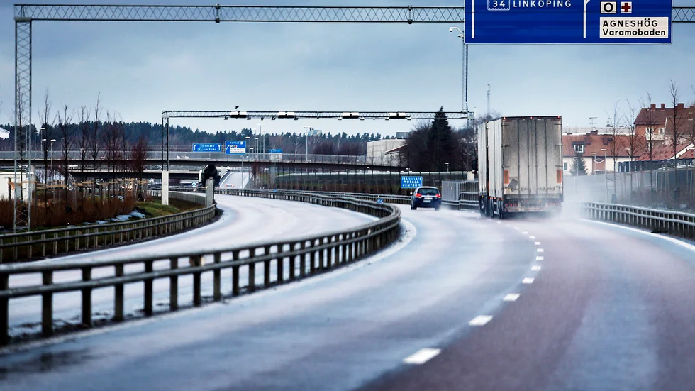 Riksväg 50 har lett till särskilda utredningar gällande etableringen av hamburgarkedjan Max.