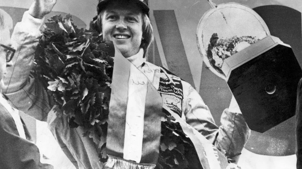 Ronnie Peterson jublar efter sin andra GP-seger för säsongen 1978 på Zeltwegbanan i Österrike. Arkivbild.