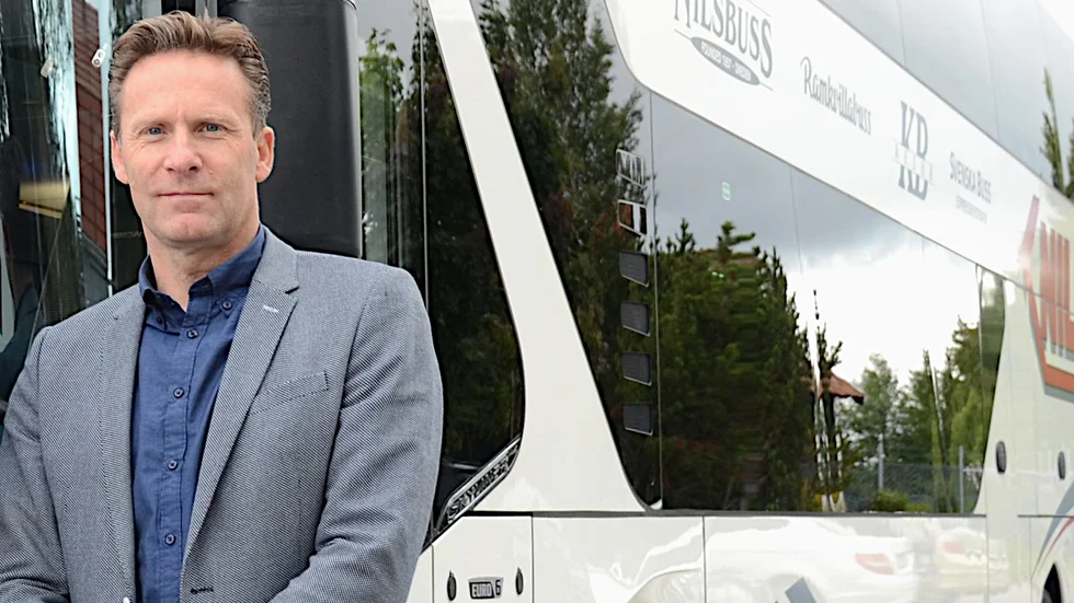  "Förra året var chartertrafiken nere på noll. Så jämfört med det ser det jättebra ut, sedan är det är inte jämförbart med volymerna vi hade 2019. Nu under våren har vi tappat flera månader innan allt kommit igång men hösten tror vi kommer se bra ut om det inte blir ett bakslag", säger Anders Fransson,  vd för Nilsbuss.