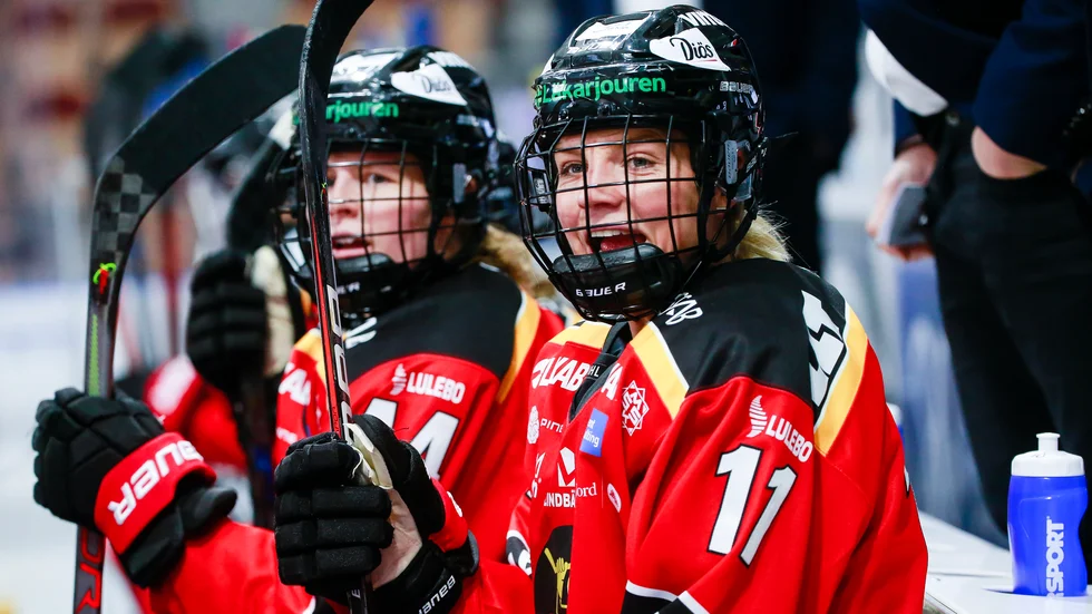 Josefine Persson och Linn Peterson har skrivit på tvåårskontrakt med Luleå Hockey/MSSK.