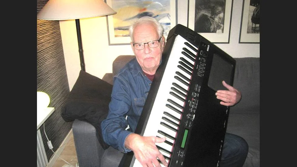 "Jag älskar mitt piano", säger Thomas Bergeskans, som firade sina 50 år som musiker.