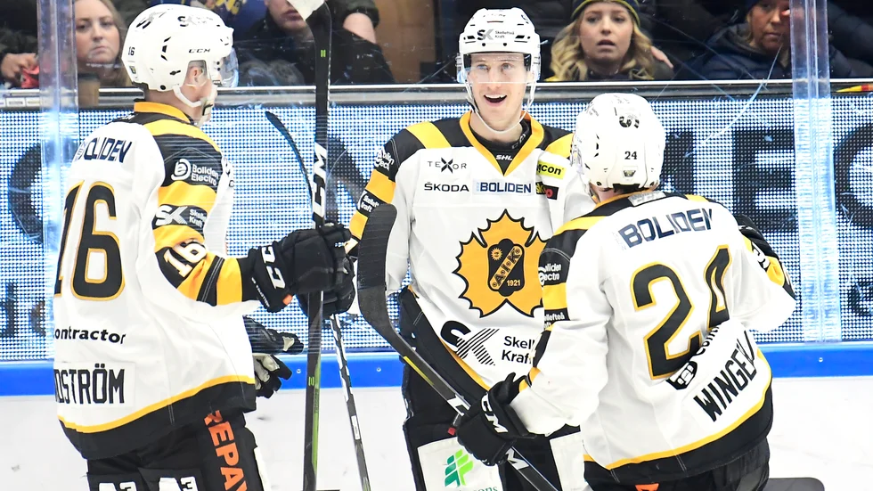 Robin Alvarez, mitten, tränade inte under torsdagen.