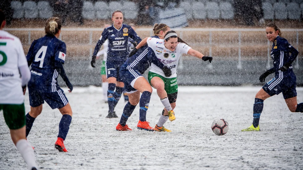 Två mål av Hayley Dowd räckte för segern i elitettans skytteliga. Moröns suveräna spjutspets slutade på 33 fullträffar på 26 matcher. 