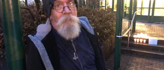 Tänder ljus och enas i protest