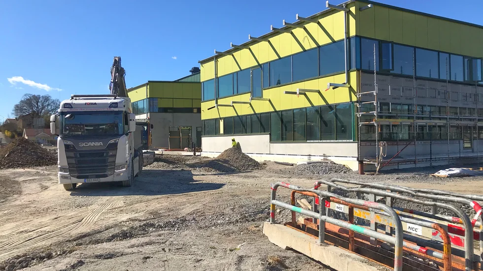 Byggplanerna för Oxelöskolan ändras under pågående byggnation. Nu ska den förberedas för att det även ska kunna bedrivas högstadieundervisning här.