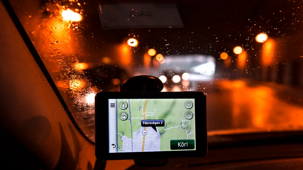 Ett nytt förslag vill att fordonsskatten ska baseras på körda kilometrar – något som skulle kräva positionering via GPS.