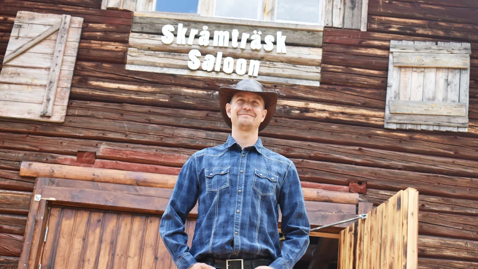 Mikael Lundgren öppnar upp sin saloon för musik och dans. 