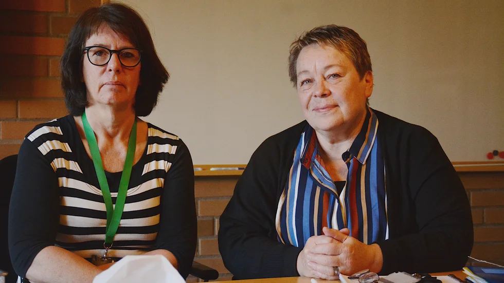 "Vi följer expeternas råd och hittills har det räckt, men ingen vet vad som väntar. Men just nu är det stabilt" säger socialchefen Annette Nilssont.v. T.h Sirpa Lumme, medicinskt ansvarig sjuksköterska i Vimmerby kommun.