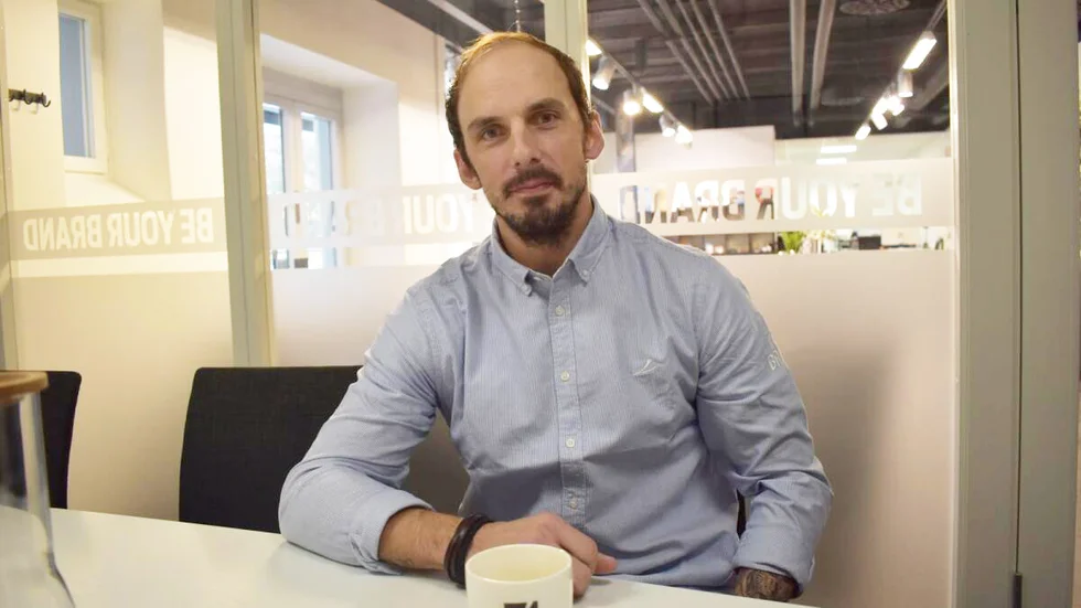 Fredrik Lindgren har gjort sitt i rinken. Han satsar nu på en civil karriär och på måndag börjar han på New Wave Profile som säljare.