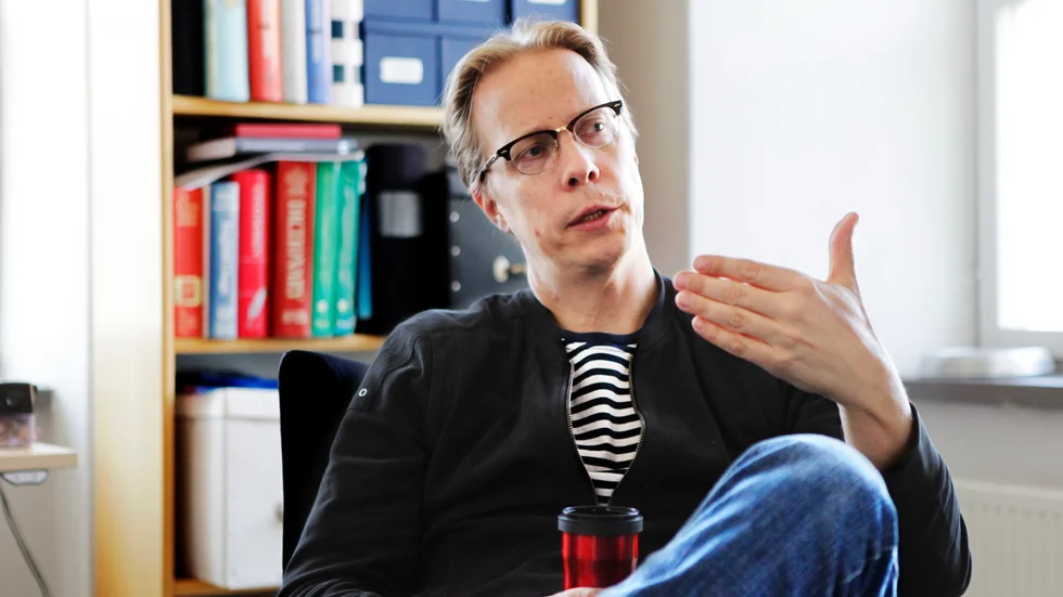 Sten Widmalm är professor i statsvetenskap på Uppsala universitet. Tillsammans med statsvetaren Thomas Persson har han bland annat gjort en undersökning i politisk tolerans och yttrandefrihet.