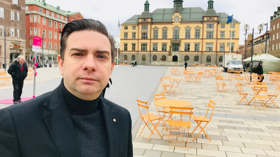 Prognoser visar att Eskilstuna kommuns ekonomi försämrats med 230 miljoner kronor jämfört med budget. Jimmy Jansson (S) betecknar läget som mycket allvarligt. En åtgärd som diskuteras inom majoriteten är att skjuta fram planerade investeringar.