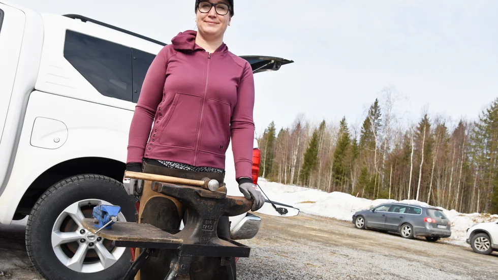 I arbetsbilen finns allt Sandra behöver.