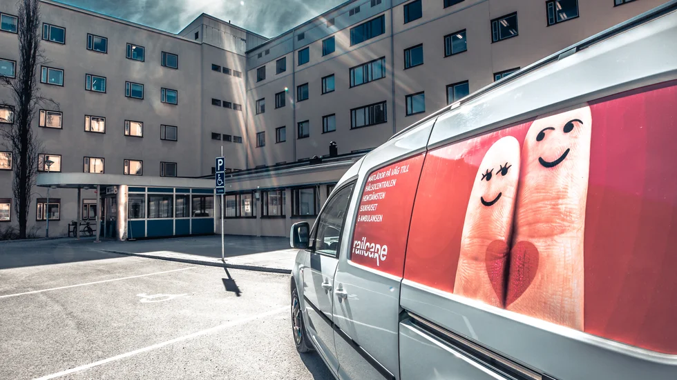 Matbussen från Railcare levererar bland annat mat till personal på Skellefteå lasarett.