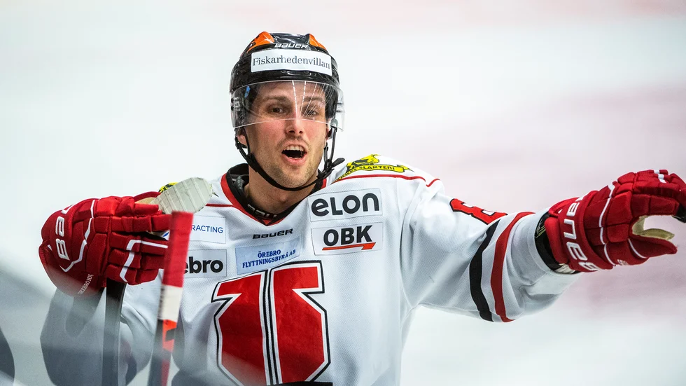 Mathias Bromé jublade många gånger i Örebro senaste säsongen. Nu har han,enligt Detroit Free Press, skrivit på ett NHL-kontrakt.