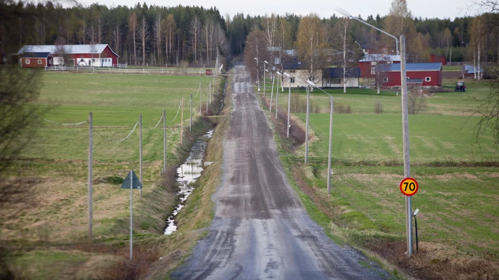 Den grundläggande orsaken till beslutet om vägföreningarna är anmärkningsvärd, osolidarisk och omoralisk, anser Henric Daréus.