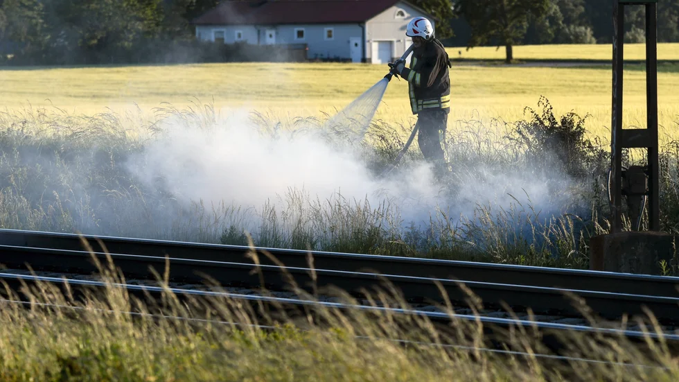 Risken för gräsbränder ökar när det torra fjolårsgräset kommer fram och det är luften är torr. Arkivbild