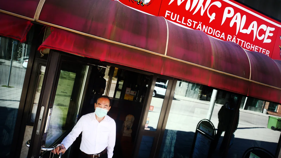 "Vi har tappat cirka 50 procent på luncherna. Vi har många pensionärer som gäster, nu stannar de hemma vilket vi känner av", säger Ki-Yuen Wu, delägare Ming Palace.