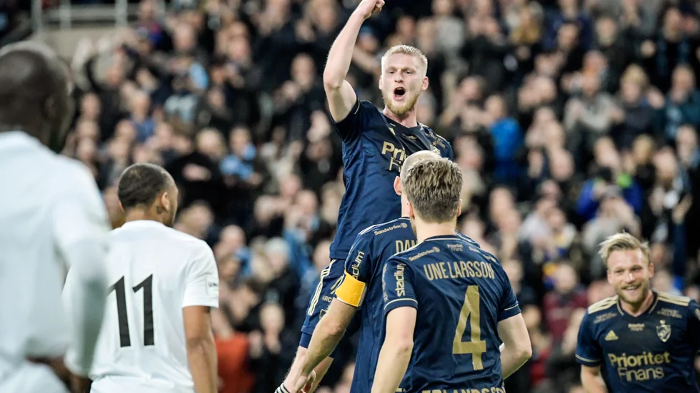 Anfallsstjärnan Kalle Holmberg har lämnat IFK Norrköping för mästarlaget Djurgården. Här firar han ett mål i cupmatchen mot Dalkurd i februari. Arkivbild.