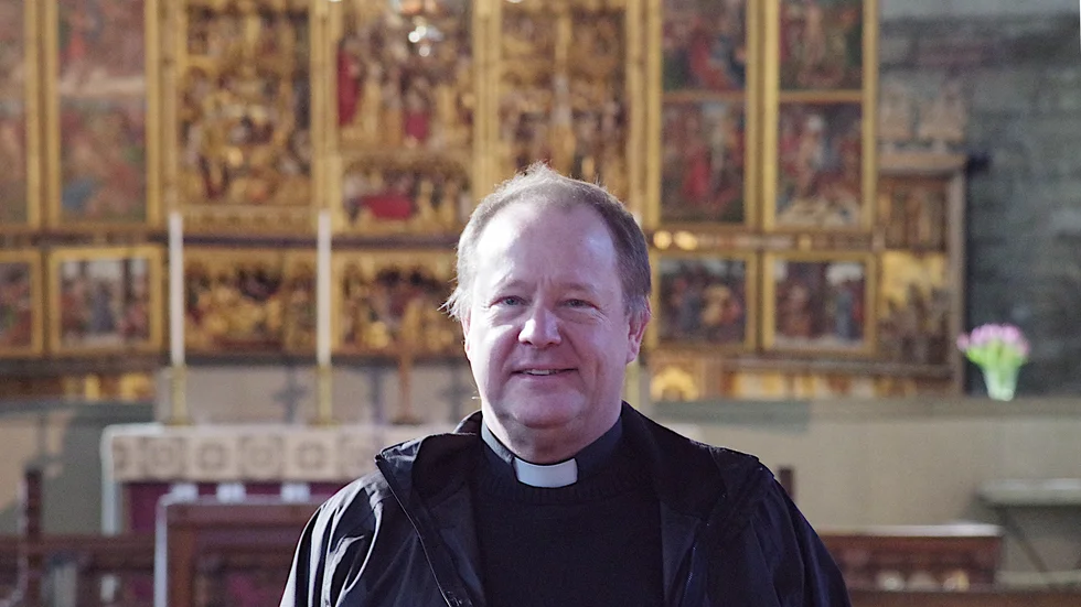 "Vi är beroende av vad Folkhälsomyndigheten säger och vi följer ju det", säger Magnus Svensson, kyrkoherde i Vadstena och Dals församlingar.