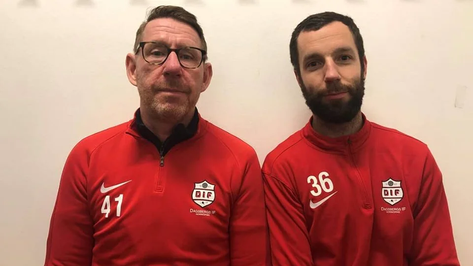 Tränarna Niclas Jonsson och Daniel Thapper har tagit fyra av sex möjliga poäng i division 3-starten. "På förhand hade vi tackat ja till det alla dagar i veckan", säger Thapper.