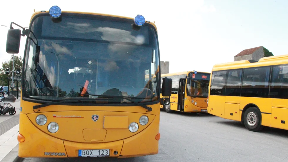 "I stort sett omöjligt att uppfylla kraven", säger en busschaufför som är kritisk till förarnas körordrar.