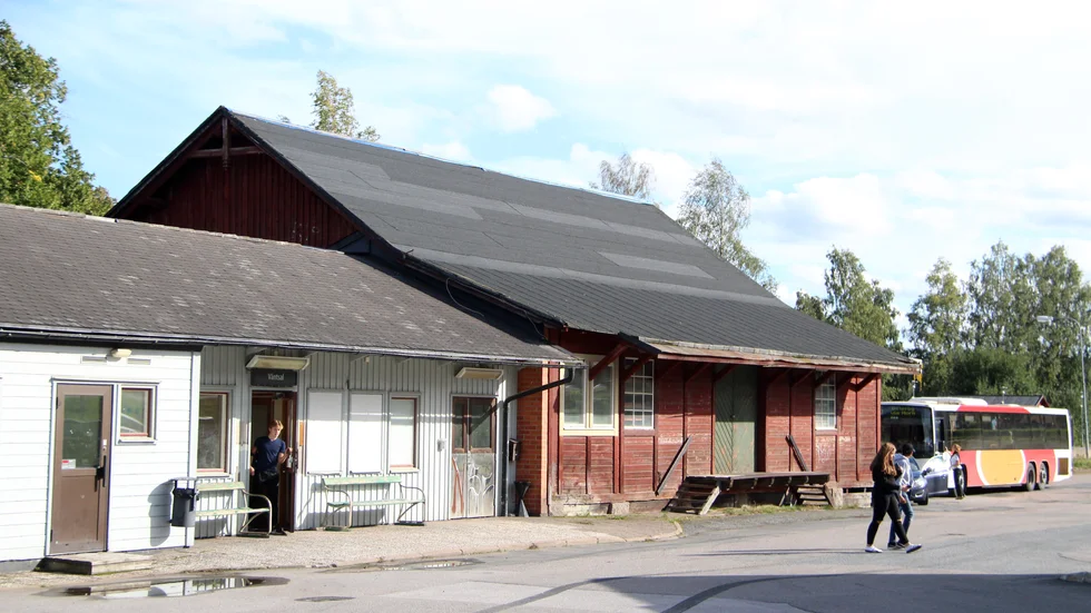 För att rivningen av godsmagasinet i Kisa ska stoppas krävs det att ärendet lyfts vid sittande bord på måndagens kommunfullmäktige i Kisa.