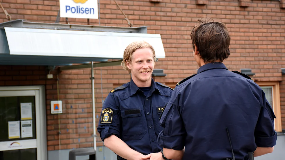 De två poliserna berömmer alla inblandade i den insats som gjordes i Kirunafjällen för tre veckor sedan. En man i 40-årsåldern kunde gripas misstänkt för grovt jaktbrott.