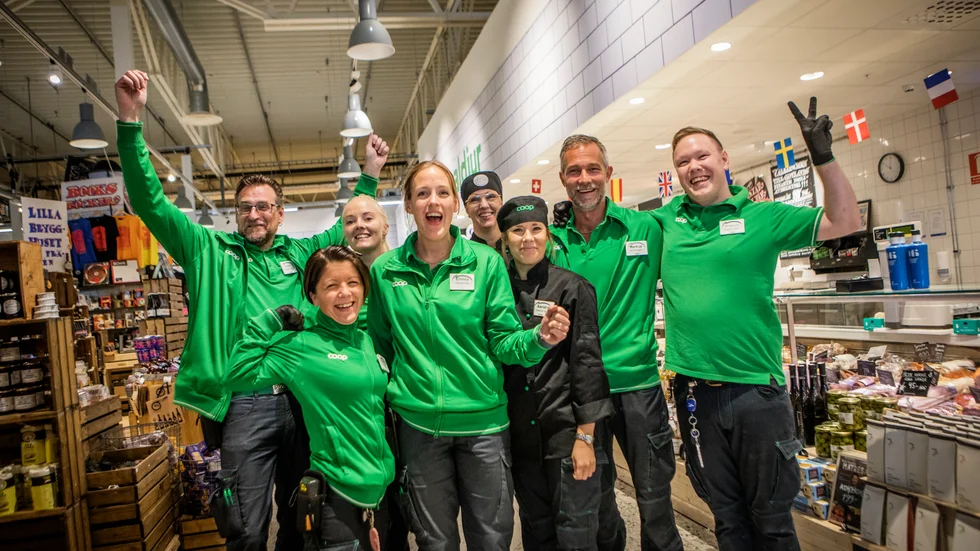 Stora Coop nominerade till Stora Turismpriset. Från vänster: Kim Wiklund, Jenny Hoffman, Lisa Eksholm, Emma Engström, Sandra Bogren, Ingela Bäckstäde, Markus Wahlgren och Magnus Rosenquist. 