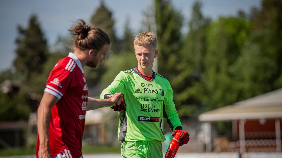 Tobias Hellström spelade i Piteås herrlag så sent som 2020.