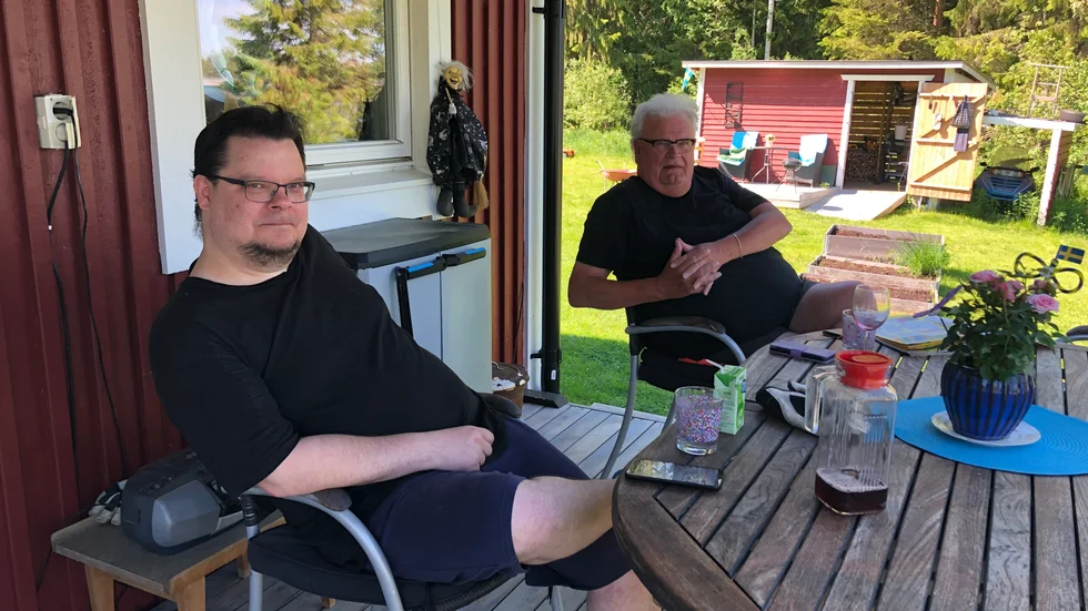 Jörgen Stenmark och Benny Edlund på Grynnanvägen i Böle kände båda av skakningarna i husen på lördagskvällen. "Man blir ju fundersam och undrar vad det kan ha varit", säger Benny Edlund, t h.