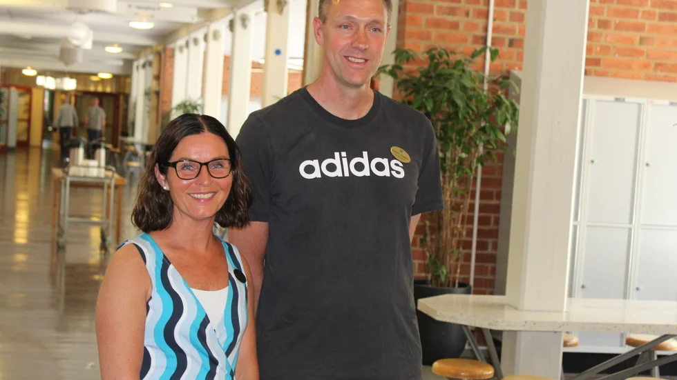 Maria Andersson och Fredrik Hildelöv, lärare på Djäkneparksskolan, anser att en framgångsfaktor för skolan har varit att man ser till varje enskild elevs behov.