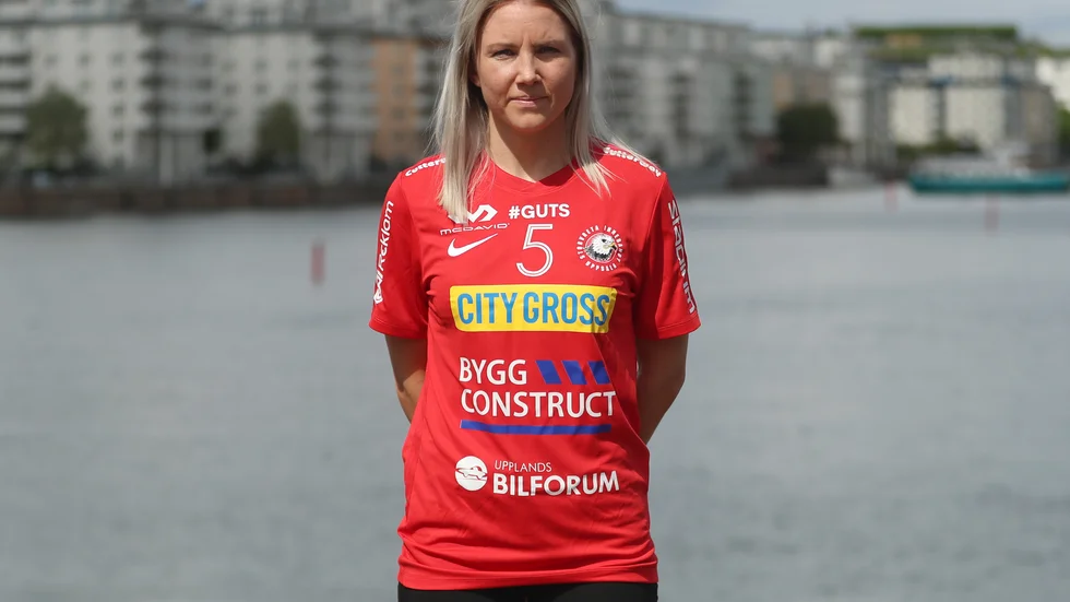 Anna Wijks övergång från Kais Mora till Storvreta är minst sagt överraskande. Hon är klar både som spelare och tränare i Uppsalaklubben.