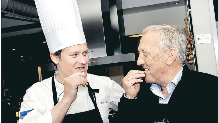 Tryggve Bergman och Simon Laiti hade komponerat en meny värdig en prinsessa som visades i tidningen den 29 maj 2010.