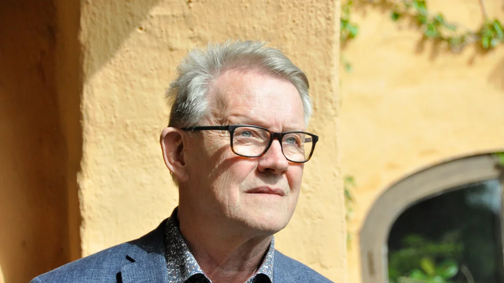 Sjukhusprästen Lars Björklund fortsätter sitt förvärv på Akademiska sjukhuset i Uppsala, åtminstone över sommaren.