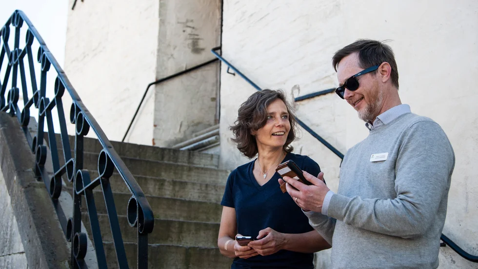 Suzanne Möller och Markus Lindberg tycker att appen är ett bra komplemet för de gudningar som redan finns i Vadstena.