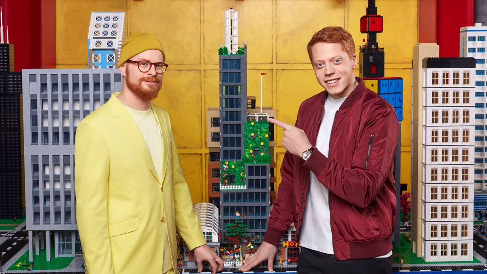 Magnus Göransson (t.v.) och Mauri Hermundsson syns i TV4-programmet "Lego masters" i höst. Pressbild.