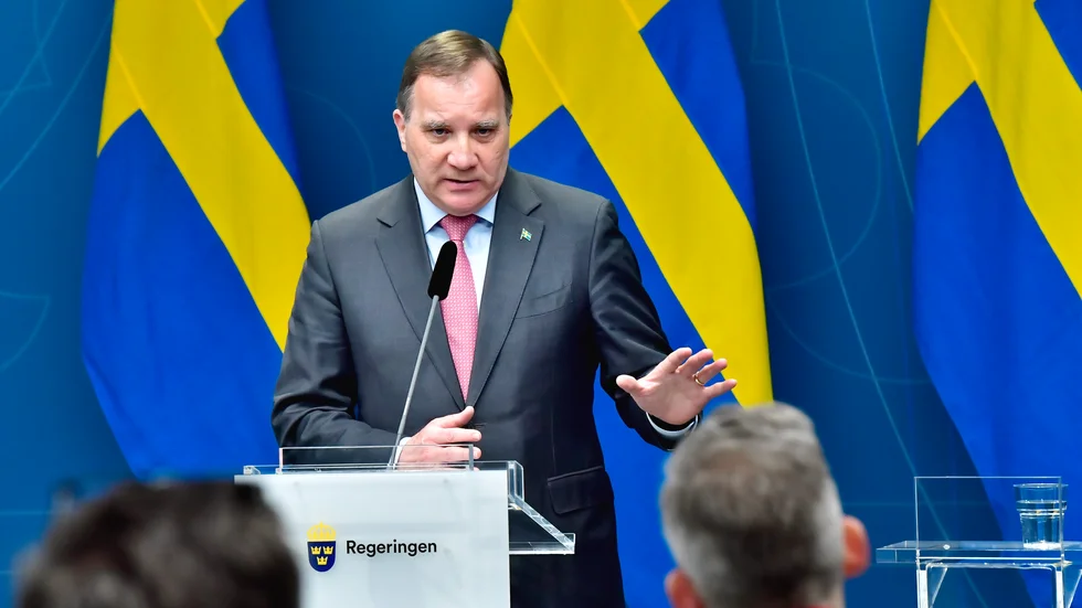 Satsminister Stefan Löfven vill understryka allvaret i denna situation. "Sverige visar sig nu från sin vackraste sida. Men det är inte antalet soltimmar eller temperatur som avgör huruvida vi ska lyssna på myndigheternas råd eller inte." 