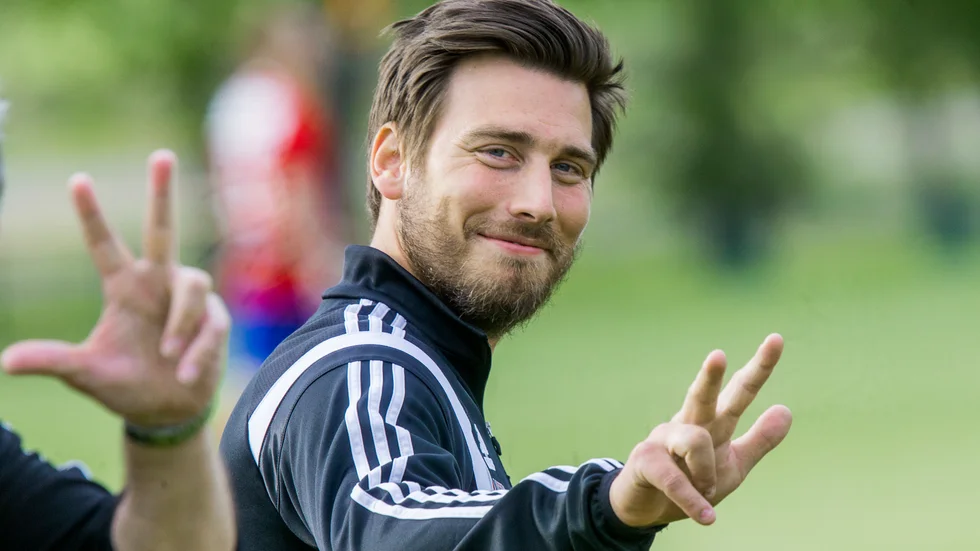 Gusk-tränaren Alexander Edstein. Han kom till klubben 2015 och inspirerades av Kim Bergstrands och Thoms Lagerlöfs sätt att spela fotboll. Nu är han sportchef i ESK Hockey.